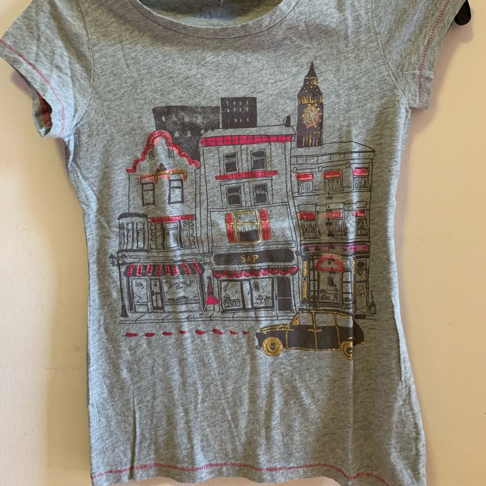 NWT Cute English Town T-shirt